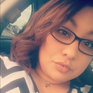 Meet your Posher, Elise